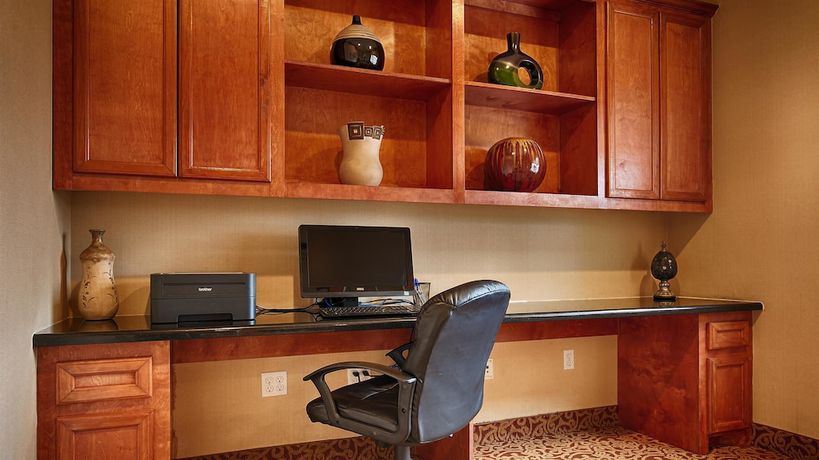 Imagen de los interiores del Hotel Best Western Cleveland Inn And Suites. Foto 12