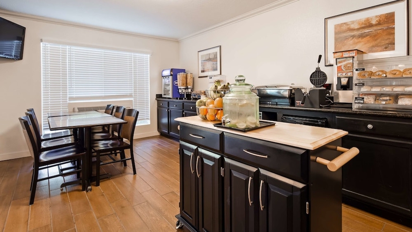 Imagen del bar/restaurante del Hotel Best Western Clovis Cole. Foto 4