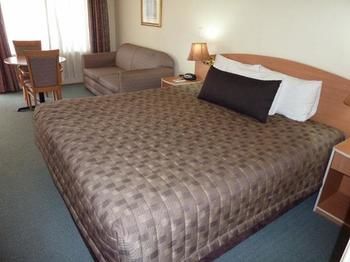 Imagen de la piscina del Hotel Best Western Coachman's Inn Motel. Foto 16