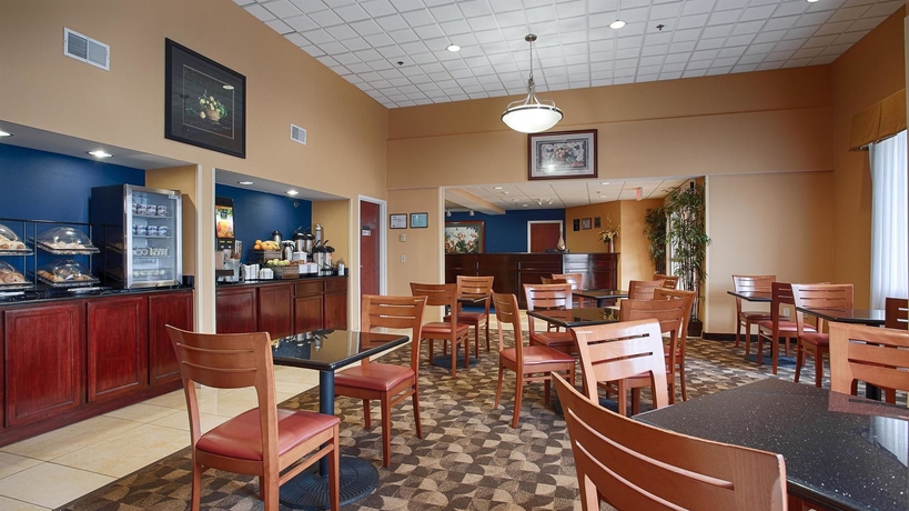 Imagen del bar/restaurante del Hotel Best Western Concord Inn and Suites. Foto 3