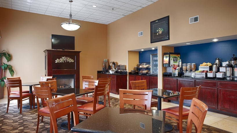 Imagen del bar/restaurante del Hotel Best Western Concord Inn and Suites. Foto 4