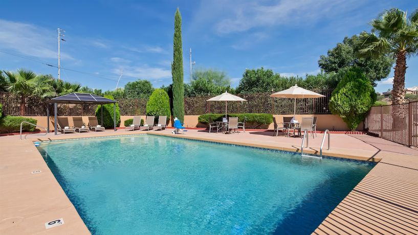 Imagen de la piscina del Hotel Best Western Copper Hills Inn. Foto 19