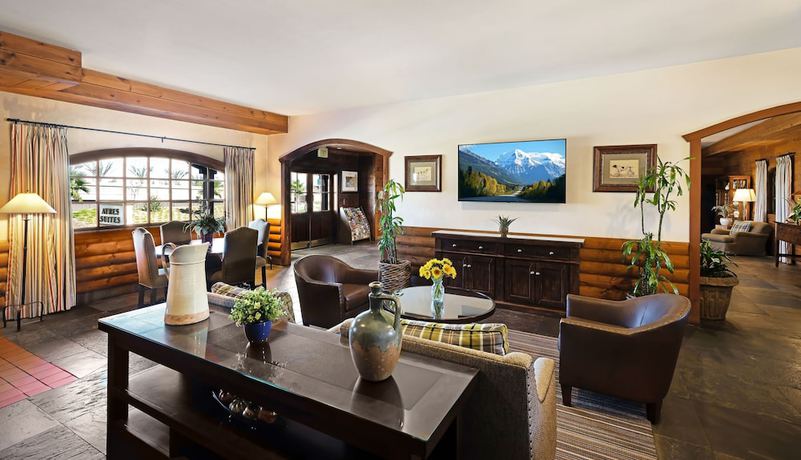 Imagen de los interiores del Hotel Best Western Corona and Suites. Foto 16