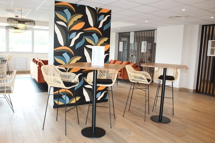 Imagen de los interiores del Hotel Best Western Cote des Sables Plouescat. Foto 19