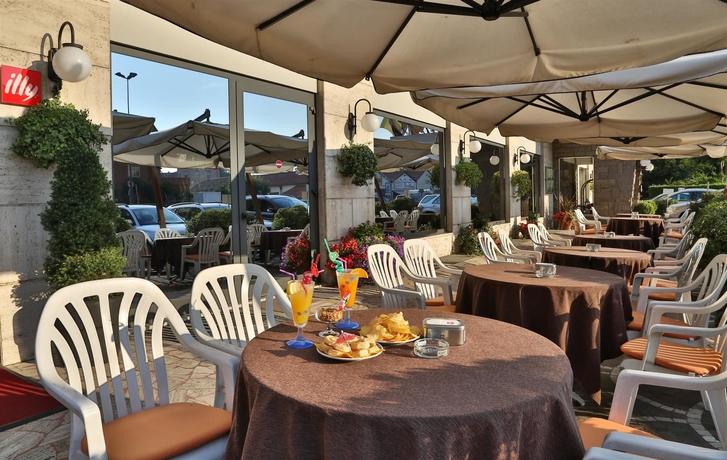 Imagen del bar/restaurante del Hotel Best Western Cristallo. Foto 8