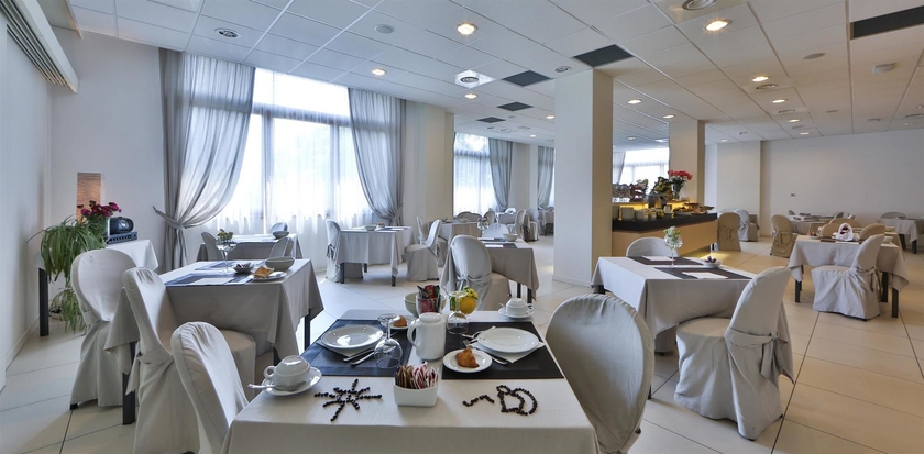 Imagen del bar/restaurante del Hotel Best Western Cristallo, MANTUA. Foto 7