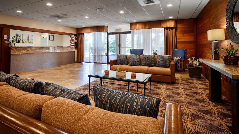Imagen de los interiores del Hotel Best Western Crossroads Inn, Defuniak Springs . Foto 16