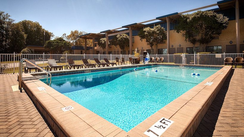 Imagen de la piscina del Hotel Best Western Crossroads Inn, Defuniak Springs . Foto 19