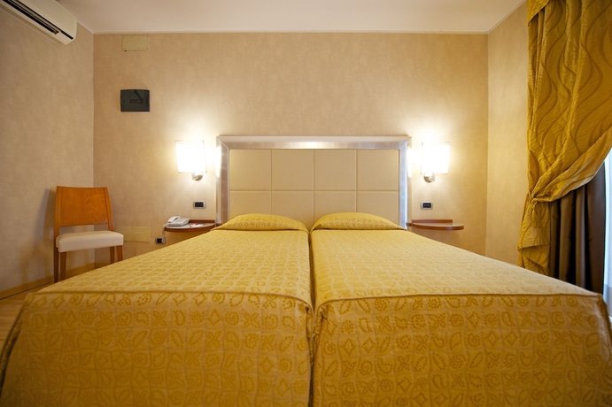 Imagen de la habitación del Hotel Best Western Crystal Palace. Foto 9