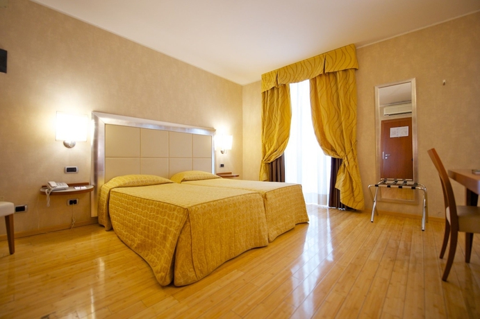 Imagen de la habitación del Hotel Best Western Crystal Palace. Foto 11