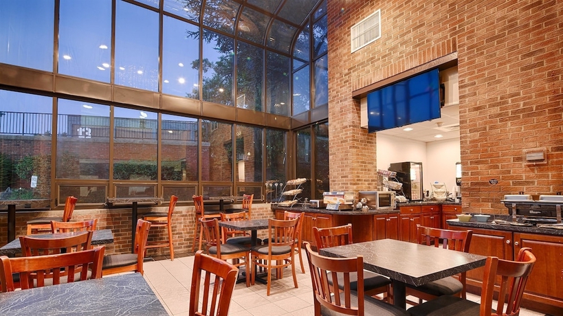 Imagen del bar/restaurante del Hotel Best Western Danbury/bethel. Foto 2