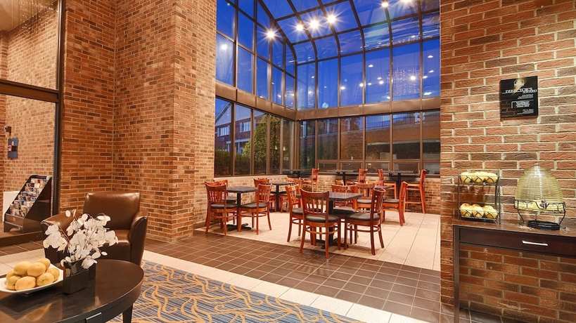 Imagen del bar/restaurante del Hotel Best Western Danbury/bethel. Foto 3