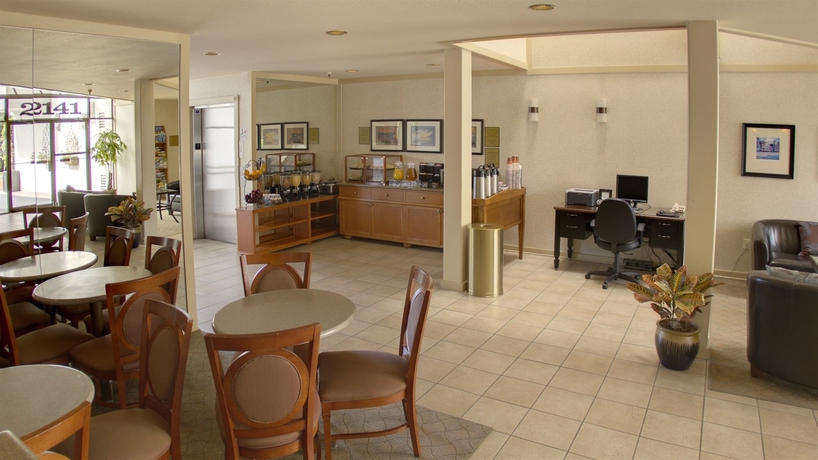 Imagen del bar/restaurante del Hotel Best Western De Anza Inn. Foto 2