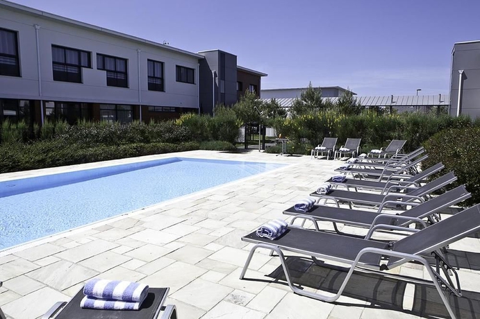 Imagen de la piscina del Hotel Best Western De La Cite and Spa. Foto 15