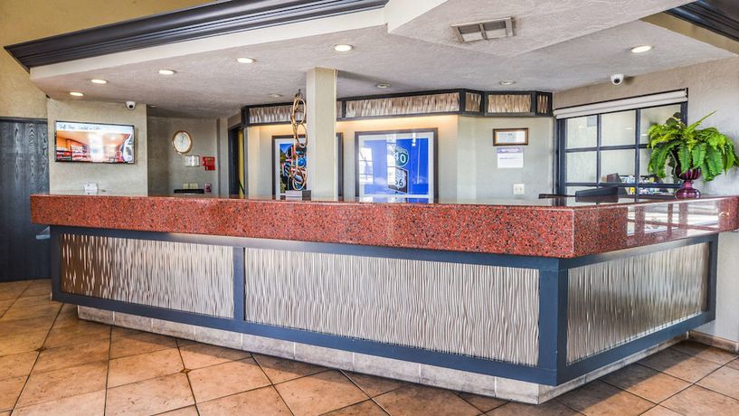 Imagen de los interiores del Hotel Best Western Desert Villa Inn. Foto 16