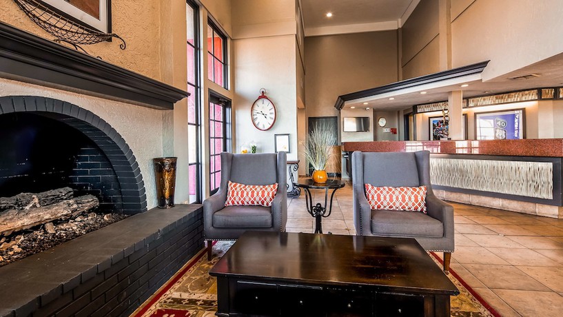 Imagen de los interiores del Hotel Best Western Desert Villa Inn. Foto 18