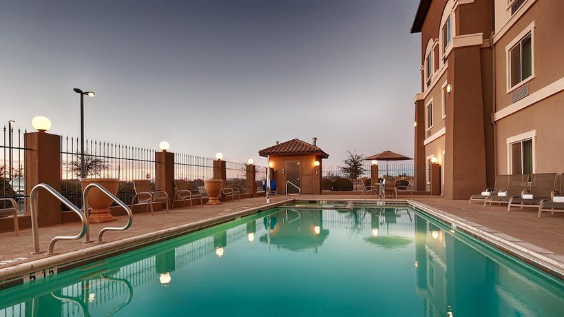 Imagen de la piscina del Hotel Best Western Douglas Inn And Suites. Foto 18