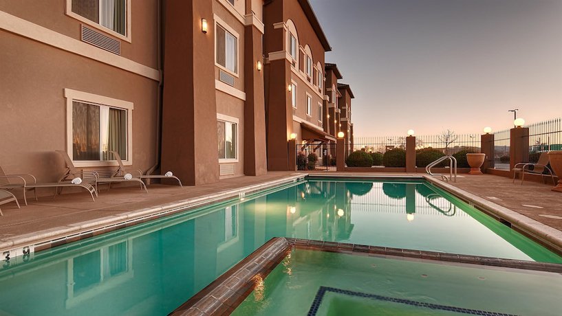 Imagen de la piscina del Hotel Best Western Douglas Inn And Suites. Foto 19