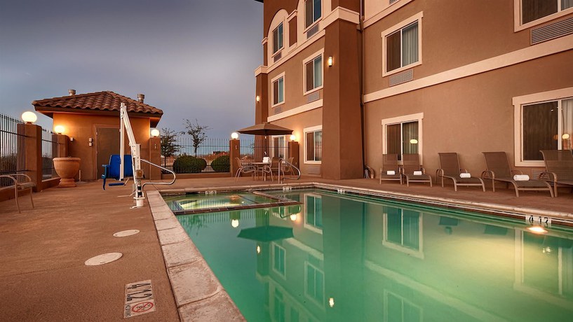 Imagen de la piscina del Hotel Best Western Douglas Inn And Suites. Foto 20