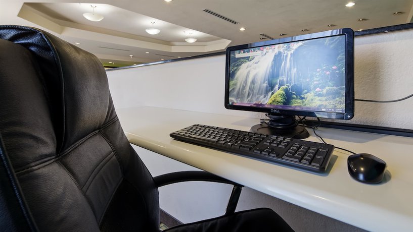 Imagen de los interiores del Hotel Best Western Douglas Inn And Suites. Foto 16