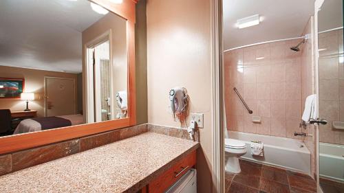 Imagen de la habitación del Hotel Best Western Driftwood Inn. Foto 5