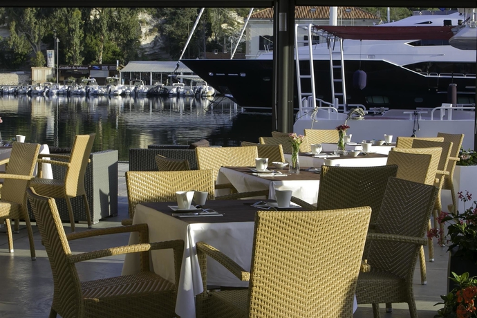 Imagen del bar/restaurante del Hotel Best Western Du Roy D'aragon. Foto 4