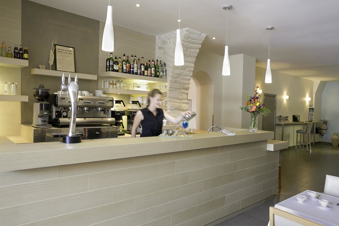 Imagen del bar/restaurante del Hotel Best Western Du Roy D'aragon. Foto 5