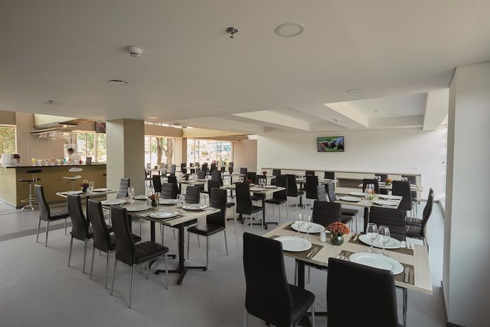 Imagen del bar/restaurante del Hotel Best Western Duitama Nivari. Foto 2