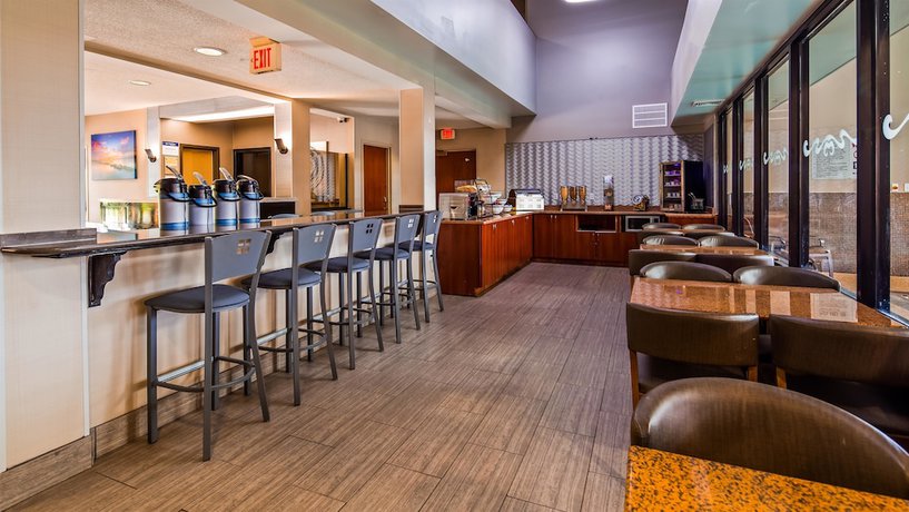 Imagen del bar/restaurante del Hotel Best Western Dunkirk And Fredonia Inn. Foto 5