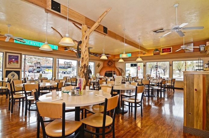 Imagen del bar/restaurante del Hotel Best Western East Zion Thunderbird Lodge. Foto 5