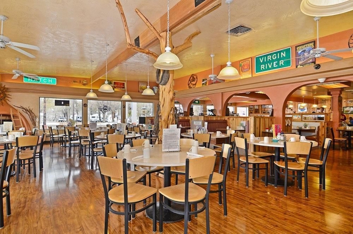 Imagen del bar/restaurante del Hotel Best Western East Zion Thunderbird Lodge. Foto 6