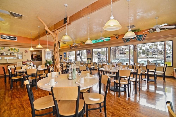 Imagen del bar/restaurante del Hotel Best Western East Zion Thunderbird Lodge. Foto 7