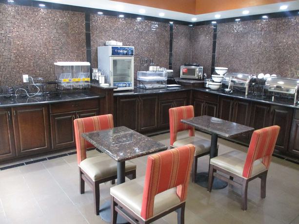 Imagen del bar/restaurante del Hotel Best Western Emporia Inn. Foto 4