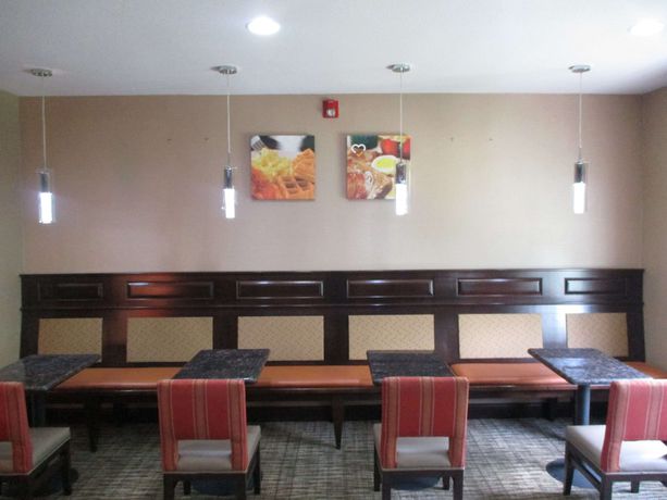 Imagen del bar/restaurante del Hotel Best Western Emporia Inn. Foto 5