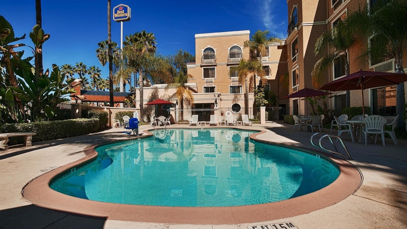 Imagen de la piscina del Hotel Best Western Escondido. Foto 9