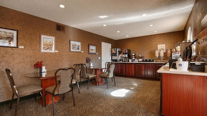 Imagen del bar/restaurante del Hotel Best Western Escondido. Foto 3