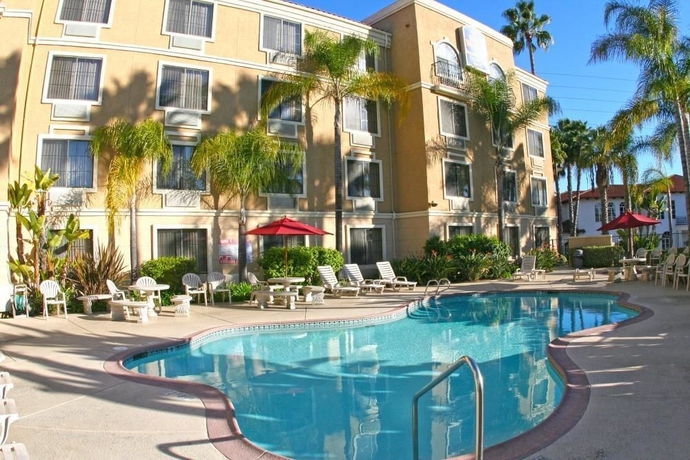 Imagen de la piscina del Hotel Best Western Escondido. Foto 10