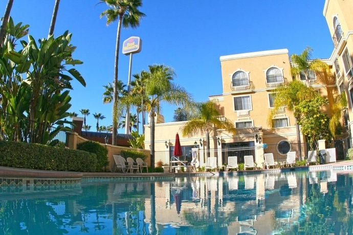 Imagen de la piscina del Hotel Best Western Escondido. Foto 11