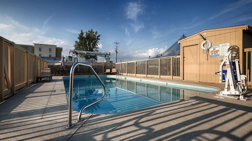 Imagen de la piscina del Hotel Best Western Executive Inn, Grove City. Foto 7