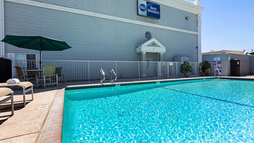 Imagen de la piscina del Hotel Best Western Executive Inn, Los Banos. Foto 19