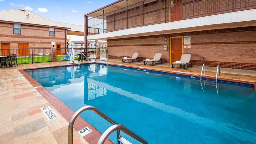 Imagen de la piscina del Hotel Best Western Executive Inn, Marshall. Foto 18