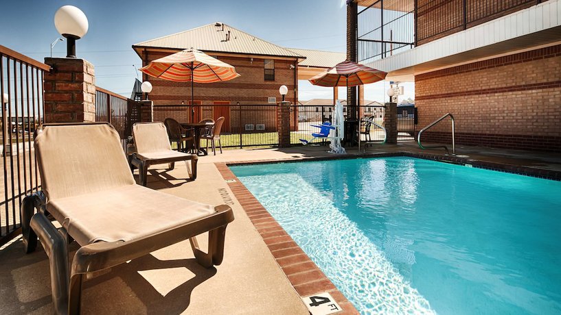Imagen de la piscina del Hotel Best Western Executive Inn, Marshall. Foto 19