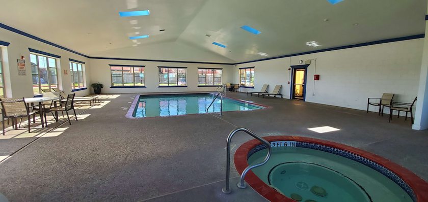 Imagen de la piscina del Hotel Best Western Executive Inn and Suites, Madisonville . Foto 20