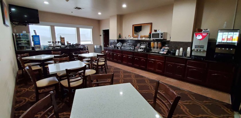 Imagen del bar/restaurante del Hotel Best Western Executive Inn and Suites, Madisonville . Foto 2