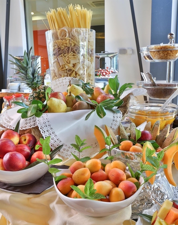 Imagen del bar/restaurante del Hotel Best Western Falck Village. Foto 2