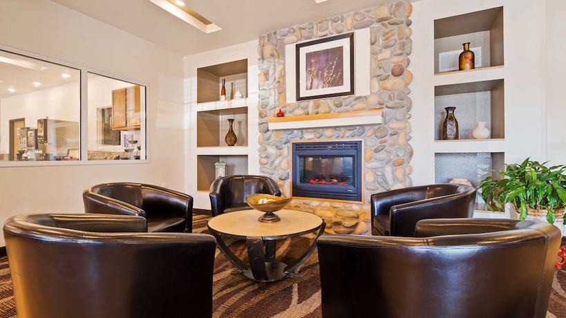 Imagen de los interiores del Hotel Best Western Firestone Inn And Suites. Foto 15
