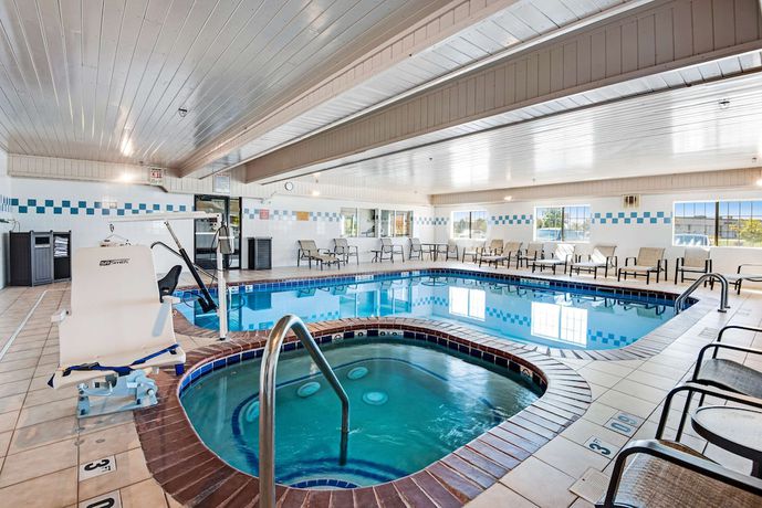 Imagen de la piscina del Hotel Best Western Firestone Inn And Suites. Foto 20