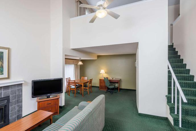 Imagen de la habitación del Hotel Best Western Fishkill Inn & Suites. Foto 8