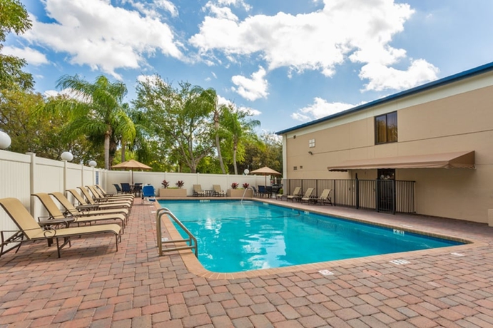 Imagen de la piscina del Hotel Best Western Fort Lauderdale Airport/Cruise Port. Foto 18