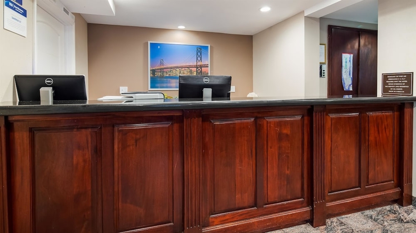 Imagen de los interiores del Hotel Best Western Fort Lee. Foto 19